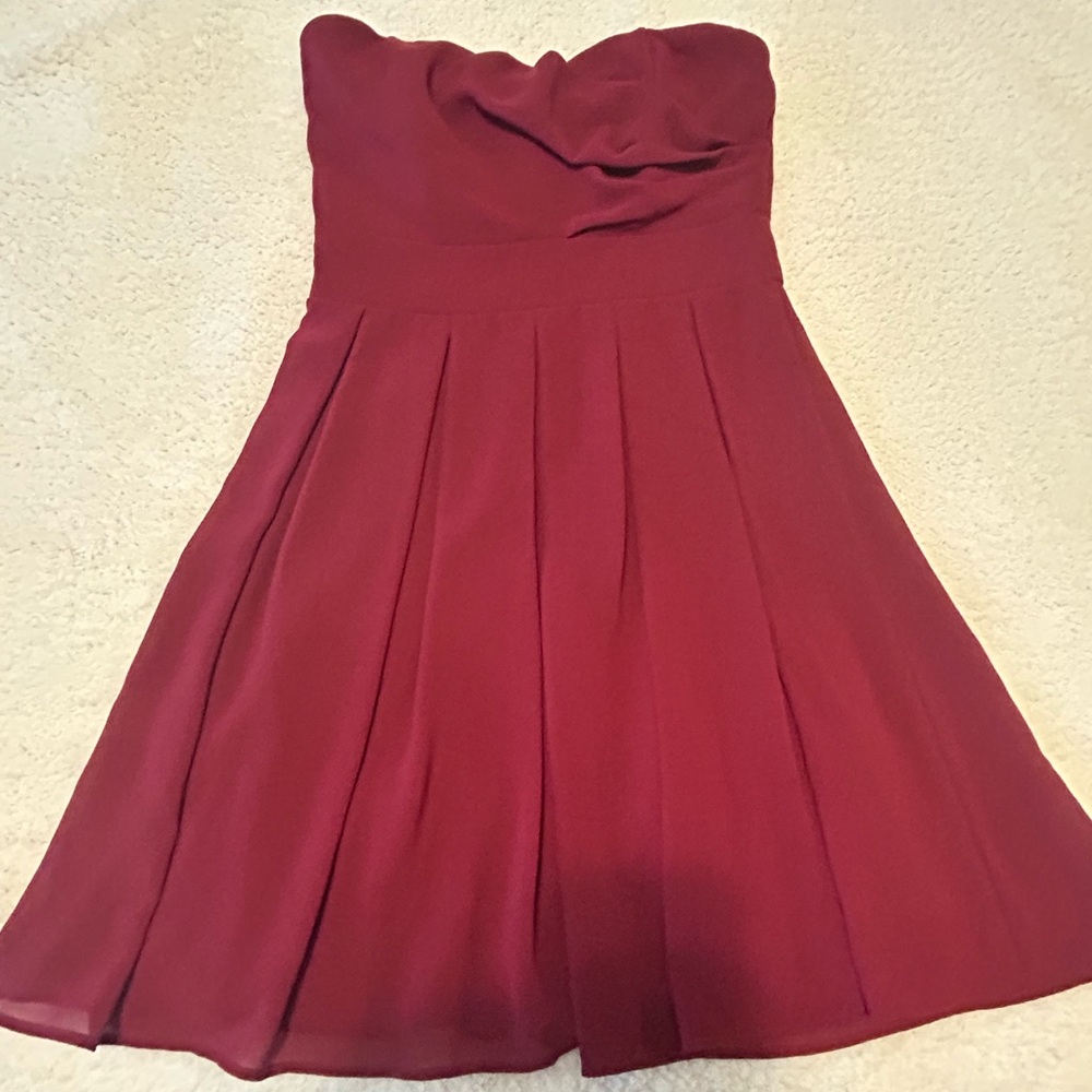 Chic Strapless Wine Dress